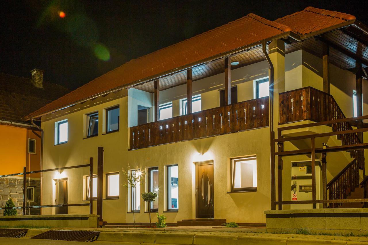 Salt Holiday Apartman Parajd Kültér fotó